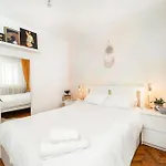 Cozy Artists Home Apartment - By Open House Apartments