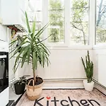 Cozy Artists Home Apartment - By Open House Apartments