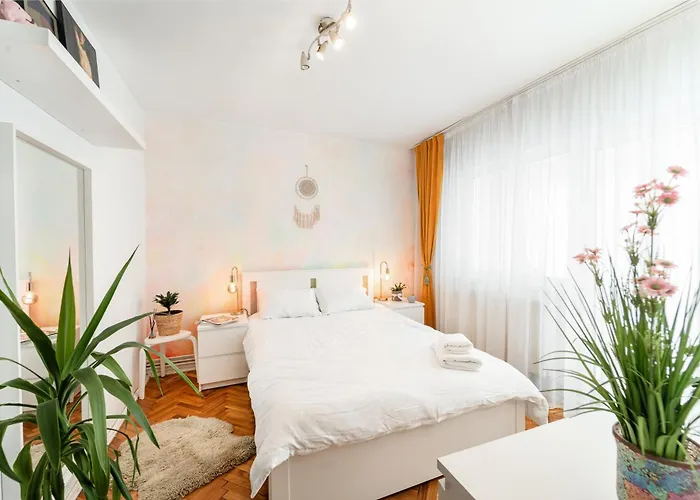Cozy Artists Home Apartment - By Open House Apartments